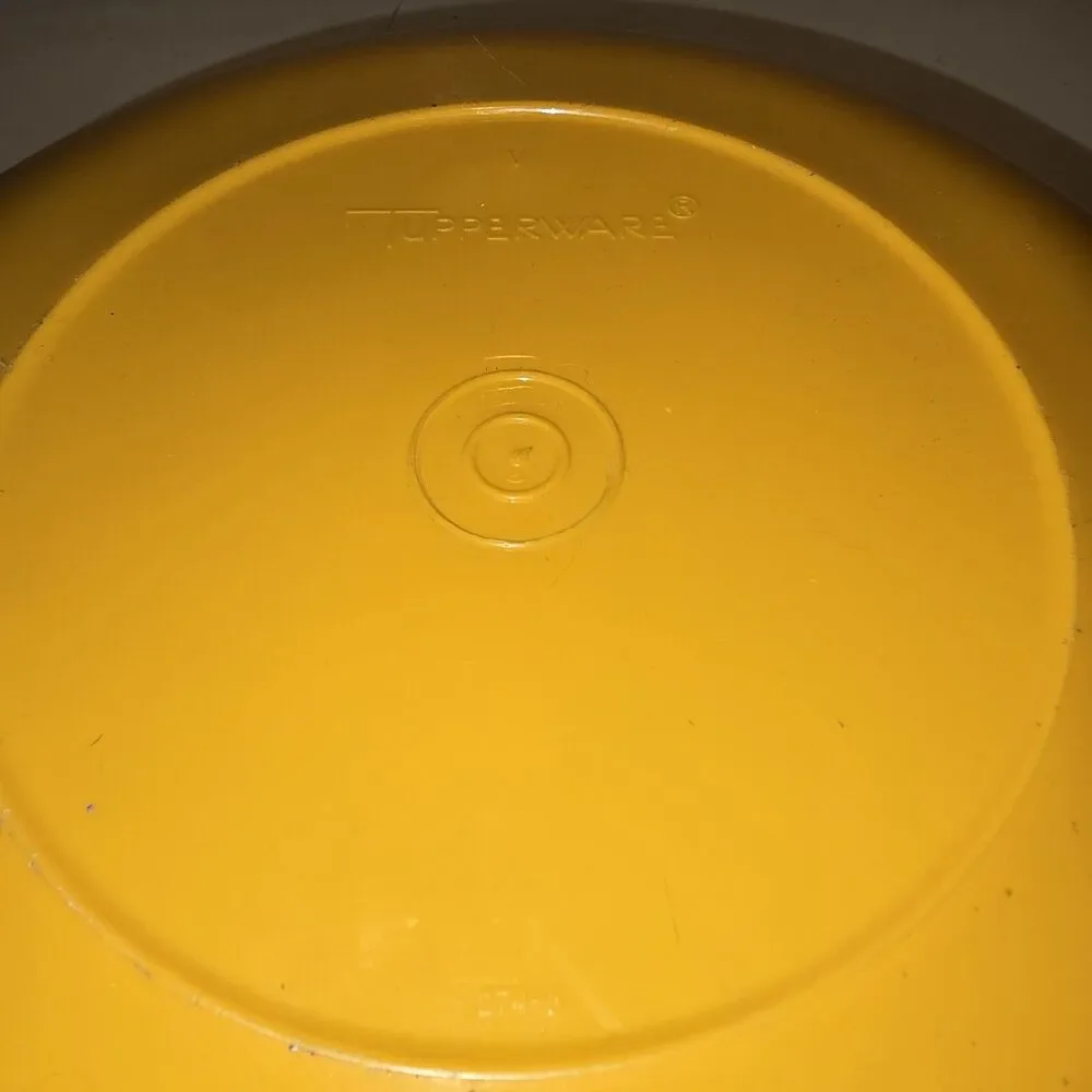 TUPPERWARE Vintage GOLDEN Rod Fix N Mix Bowl SERVING BOWL 26 Cups